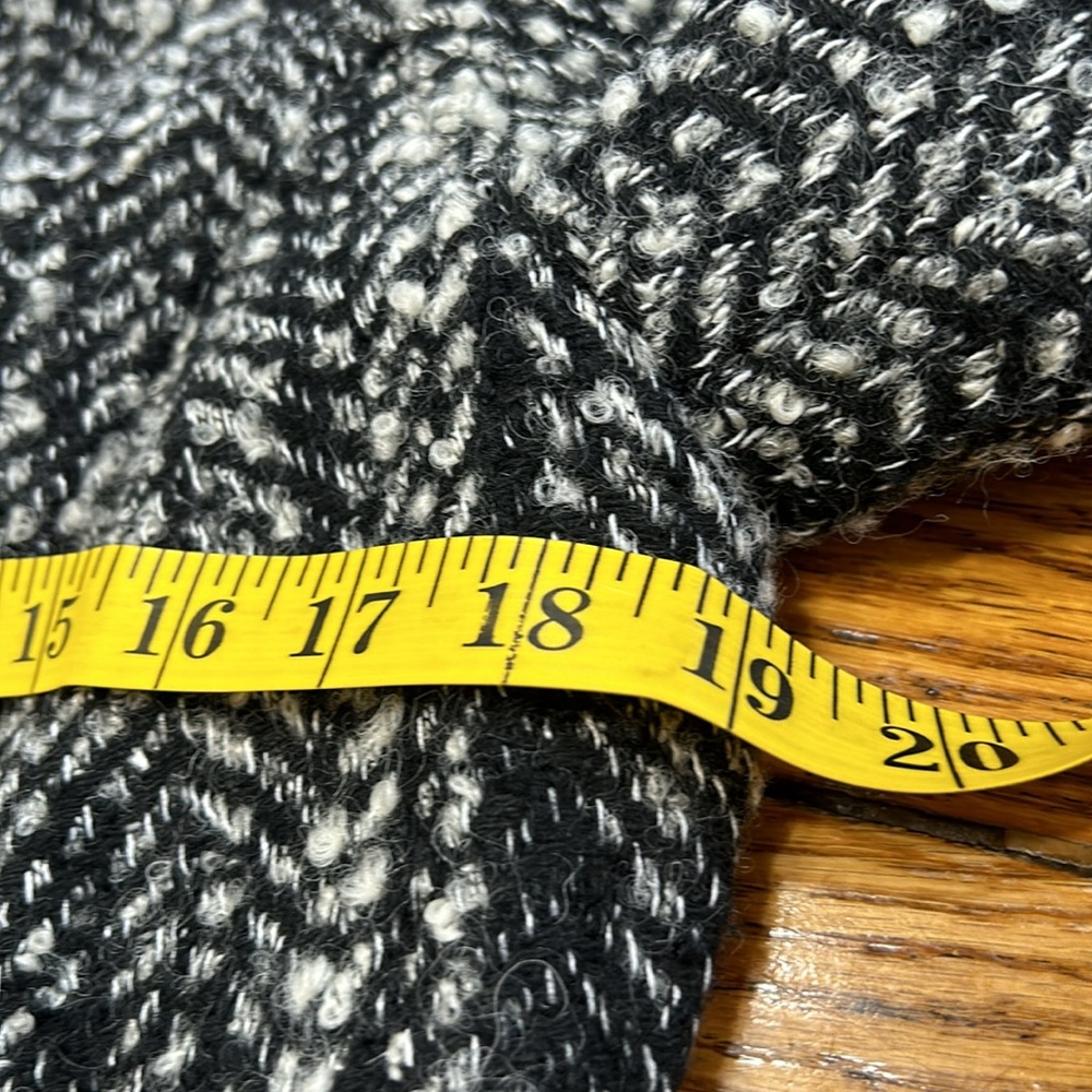 CAbi Mockingbird Tweed Moto Jacket. Zip details. Size 8. Fully lined. - Picture 8 of 15